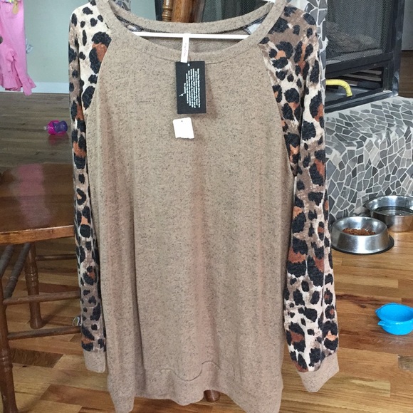 NWT Leopard long sleeve tunic. - Picture 1 of 1